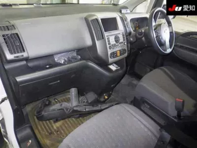 Nissan SERENA  с аукциона в Японии