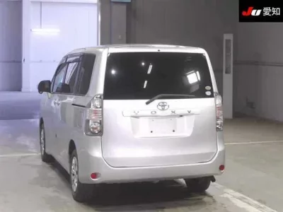 Toyota VOXY  с аукциона в Японии