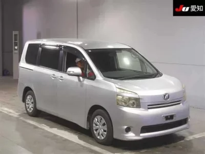 Toyota VOXY  с аукциона в Японии