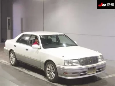 Toyota CROWN  с аукциона в Японии