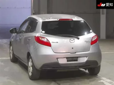 Mazda DEMIO  с аукциона в Японии