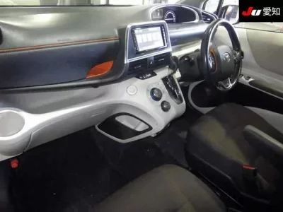 Toyota SIENTA  с аукциона в Японии