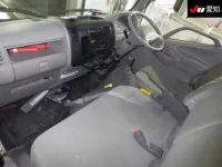 Toyota DYNA лот № 7045 оценка 3  с аукциона в Японии 2