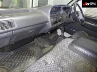 Toyota HIACE лот № 7053 оценка R  с аукциона в Японии 2