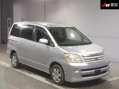 Toyota NOAH  с аукциона в Японии