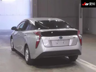 Toyota PRIUS  с аукциона в Японии