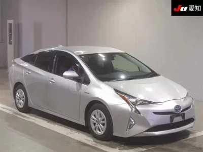 Toyota PRIUS  с аукциона в Японии