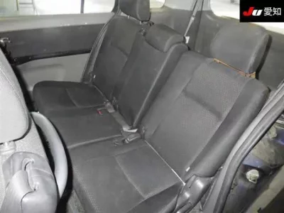 Toyota ISIS  с аукциона в Японии