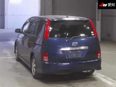 Toyota ISIS  с аукциона в Японии