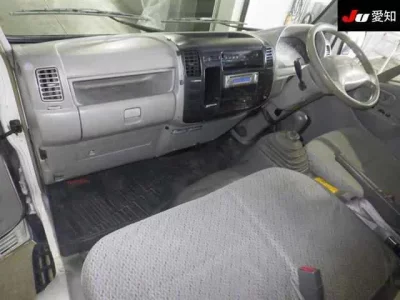 Toyota DYNA  с аукциона в Японии