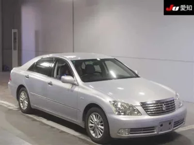 Toyota CROWN  с аукциона в Японии
