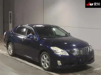 Toyota CROWN  с аукциона в Японии