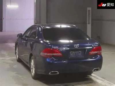 Toyota CROWN  с аукциона в Японии