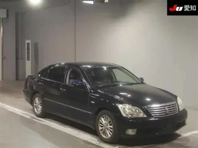 Toyota CROWN  с аукциона в Японии