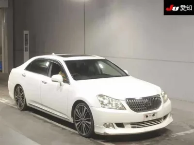 Toyota CROWN  с аукциона в Японии