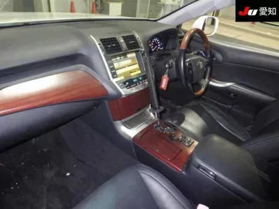 Toyota CROWN  с аукциона в Японии