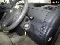 Toyota RACTIS лот № 30548 оценка 3.5  с аукциона в Японии 4