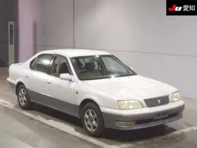 Toyota CAMRY  с аукциона в Японии