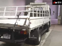 Mitsubishi CANTER лот № 8043 оценка 3  с аукциона в Японии 7