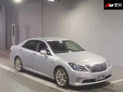Toyota CROWN  с аукциона в Японии