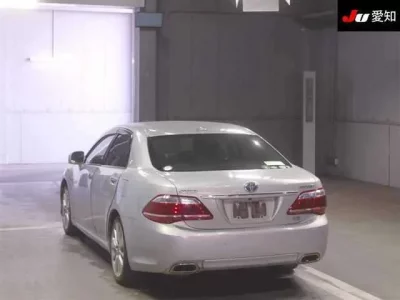 Toyota CROWN  с аукциона в Японии