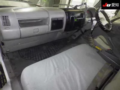 Toyota DYNA  с аукциона в Японии