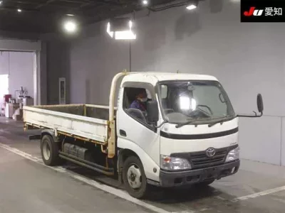 Toyota DYNA  с аукциона в Японии