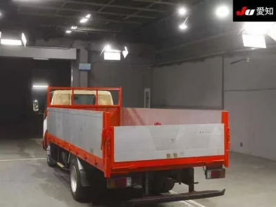 Toyota DYNA  с аукциона в Японии