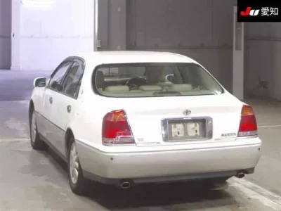 Toyota CROWN  с аукциона в Японии