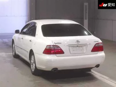 Toyota CROWN  с аукциона в Японии