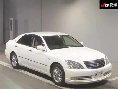 Toyota CROWN  с аукциона в Японии