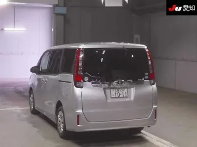 Toyota NOAH  с аукциона в Японии