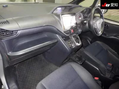 Toyota NOAH  с аукциона в Японии