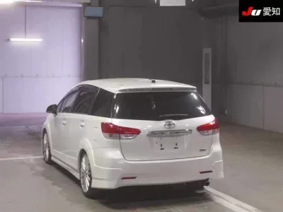Toyota WISH  с аукциона в Японии