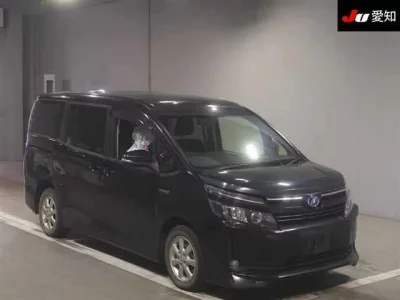 Toyota VOXY  с аукциона в Японии
