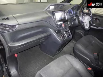 Toyota VOXY  с аукциона в Японии