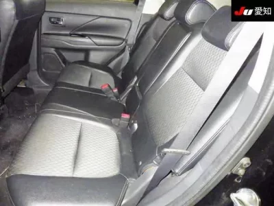 Mitsubishi OUTLANDER PHEV  с аукциона в Японии