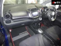 Honda FIT лот № 30875 оценка 3.5  с аукциона в Японии 2