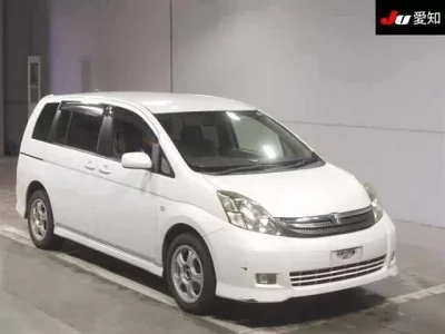 Toyota ISIS  с аукциона в Японии