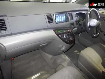 Toyota ISIS  с аукциона в Японии