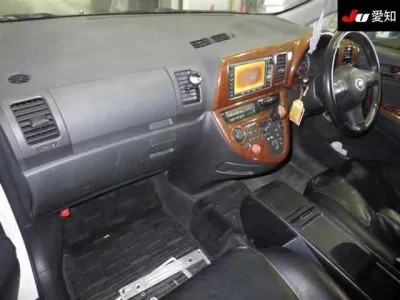 Toyota WISH  с аукциона в Японии