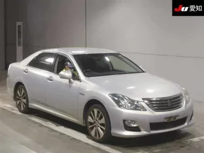 Toyota CROWN  с аукциона в Японии