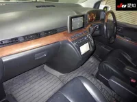 Nissan ELGRAND лот № 31030 оценка 3.5  с аукциона в Японии 2