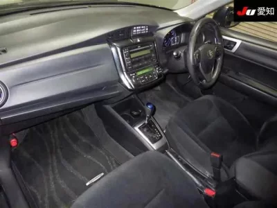 Toyota COROLLA AXIO  с аукциона в Японии