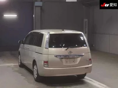 Toyota ISIS  с аукциона в Японии