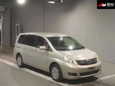 Toyota ISIS  с аукциона в Японии