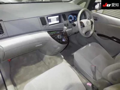 Toyota ISIS  с аукциона в Японии