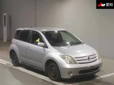 Toyota IST  с аукциона в Японии
