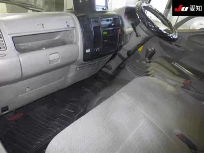 Toyota DYNA  с аукциона в Японии