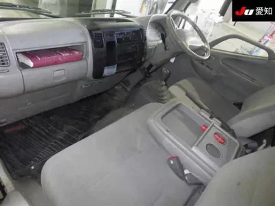 Toyota DYNA  с аукциона в Японии